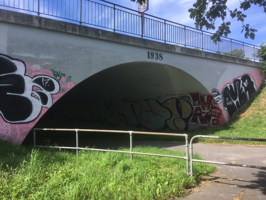 Graffiti tunnel